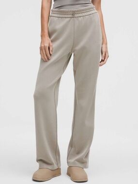 Lululemon size 6 Softstreme High-Rise Pant Stright Leg Warm Beige Ash Grey